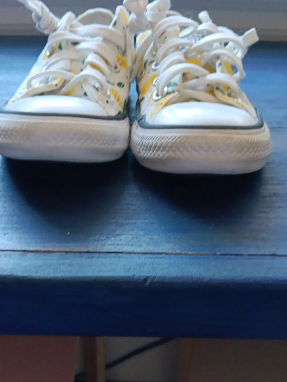 Converse Chuck Taylor Low Top Sneakers in Lemon Print Canvas, Kuds Size 11